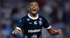 Pedro Rocha comemora gol pelo Remo na Série B.