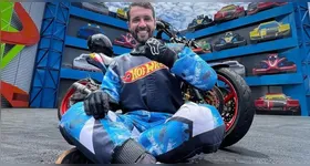 O acidente ocorreu durante a tarde, diante do público que assistia ao espetáculo.