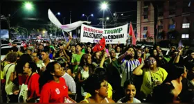Os manifestantes caminharam da praça Pedro Teixeira rumo à Praça da República em ato  que celebrou a condenação de Jair Bolsonaro.