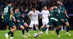 Brasileiro foi titular e marcou um belo gol