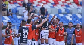 No jogo em Belém, Pavani (camisa 7) marcou o gol da vitória azulina. Hoje, ele retorna ao time titular em Manaus.