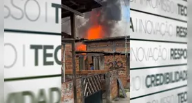 Informações preliminares apontam que a possível causa do incêndio seria um curto-circuito em um das casas, fazendo com que as chamas se espalhassem rapidamente sobre as demais residências.