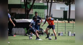 António Oliveira amenizou sua situação no comando remista, mas precisa continuar vencendo.