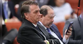 Políticos, amigos e ex-auxiliares de Bolsonaro passaram a argumentar que o ex-presidente estava em casa na noite de sexta-feira (21) e teria apresentado um comportamento estranho.