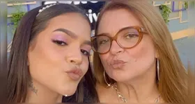 A atriz Mel Maia com a mãe Débora Maia.