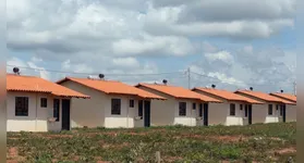 As moradias estão distribuídas em duas comunidades rurais do município.