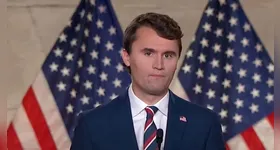 Imagem ilustrativa da notícia Influenciador trumpista Charlie Kirk é baleado e morto em evento