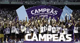 Corinthians levanta a taça após vencer o Cruzeiro por 1 a 0 e conquistar o heptacampeonato do Brasileiro Feminino diante de mais de 41 mil torcedores na Neo Química Arena.