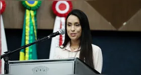 Ana Paula Balbino, delegada e esposa do assassino confesso, pode ter direito a acordo judicial conforme avaliação do MP-MG.