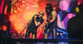 Axl Rose e Slash comandam o retorno do Guns N’ Roses ao Brasil, após anúncio de nova etapa da turnê com oito shows extras em abril de 2026.