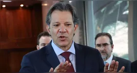Após tarifas de 50%, Haddad vê chance de recuo dos EUA com exposição de mensagens entre Bolsonaro e filho