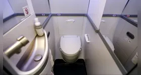 Passageiros criticam a exclusividade para clientes premium e questionam a falta de conforto para os demais viajantes.