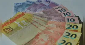 O salário mínimo serve como referência para diversas despesas federais, como aposentadorias, pensões, seguro-desemprego e abono salarial.