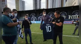 Em 2021, Cuca recebeu homenagem do Clube do Remo antes de jogo contra o Atlético. O treinador já atuou no Leão em 1994, como jogador, e em 2001, como treinador.