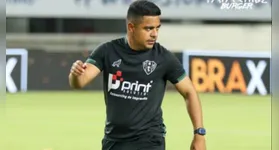 Ernandes Holanda volta a trabalhar com Hélio dos Anjos, desta vez no Náutico.