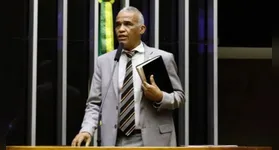 Deputado Pastor Sargento Isidório se declara como "ex-gay".