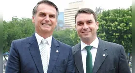 Flávio Bolsonaro é a escolha do pai para concorrer a presidência do Brasil em 2026.