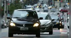 Lei sobre faróis de automóveis de novo em pauta