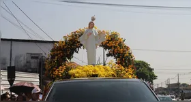 Fiéis acompanham a imagem de Nossa Senhora Rainha da Paz durante Círio no bairro do Benguí, que reúne milhares de devotos em um dos maiores eventos religiosos da região.