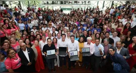 A educação pública paraense ganhou um novo impulso tecnológico nesta quinta-feira (11), com a entrega de 17.500 Chromebooks a professores e equipes pedagógicas da rede estadual pelo Governo do Pará.