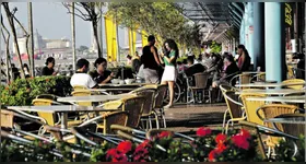 Estabelecimentos como bares, restaurantes e hotéis estão entre os mais beneficiados pelo aumento de visitantes.