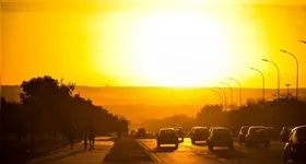 Nesse período, cresce a demanda residencial, cai a produção solar e o risco de sobrecarga aumenta.