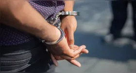 Suspeito aproveitou brecha na estrutura da embarcação para filmar as vítimas durante viagem