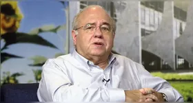 Luís Fernando Veríssimo fez história na Literatura e no Jornalismo com textos recheados de humor e ironia fina.