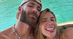 Karoline, atual namorada de Léo Pereira, defendeu ele nos stories do Instagram