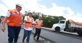 As obras da Avenida Liberdade encontram-se atualmente na fase de pavimentação de 2,5 quilômetros da via.