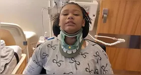 Após acidente em parque com camas elásticas, Maggie Isble, 16, enfrenta reabilitação intensa e apresenta avanços considerados “milagrosos” pela família.