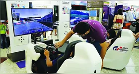 O museu permite o contato e conta a história de videogames de diversas gerações