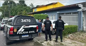 Polícia Civil cumpre mandado de busca durante a operação Passe Livre, que teve prisões e apreensão de bens em municípios do Pará.