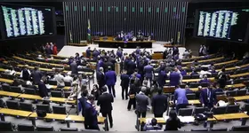 Deputados durante sessão que aprovou, em dois turnos, a chamada "PEC da Blindagem", que muda regras sobre processos criminais contra parlamentares.