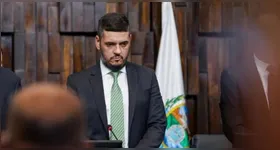 Presidente da Alerj, Rodrigo Bacellar, foi preso na Operação Unha e Carne, que apura vazamento de informações sigilosas.