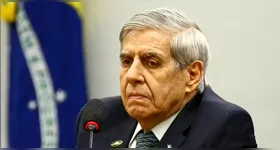 General Augusto Heleno, de 78 anos, foi levado ao Comando Militar do Planalto após a prisão; PGR defende transferência para regime domiciliar por razões humanitárias.