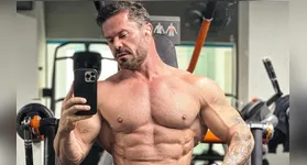 O influenciador fitness Renato Cariani é alvo da Operação Hinsberg da Polícia Federal.