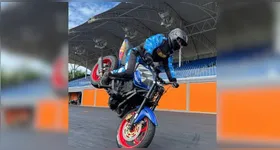 O wheeling exige precisão extrema e só é permitido em locais autorizados.