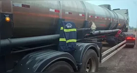 Caminhão transportando sulfato de alumínio é retido por irregularidades tributárias no sudeste do Pará.