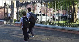 Estudantes retornam às aulas em Belém, Ananindeua e Marituba após pausa estratégica para a COP30, retomando rotina escolar e preparação para o Enem.