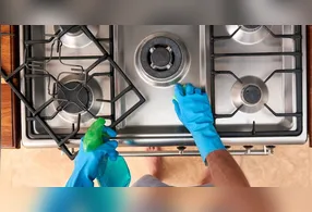 Aprenda a fazer uma mistura caseira que promete deixar o seu fogão brilhando.