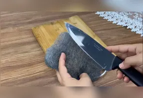 A palha de aço muito usada para lavar louça ou esfregar mancha na panela, tem uma função enorme na cozinha.