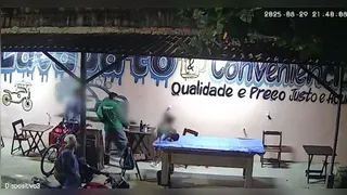 Dois homens assaltaram estabelecimento recém-inaugurado no bairro da Cabanagem; câmeras de segurança registraram toda a ação.