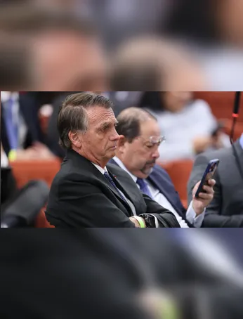 Políticos, amigos e ex-auxiliares de Bolsonaro passaram a argumentar que o ex-presidente estava em casa na noite de sexta-feira (21) e teria apresentado um comportamento estranho.