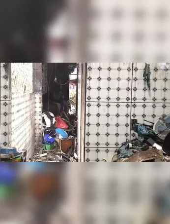 Incêndio teria começado por volta das 12h, segundo moradores da área.