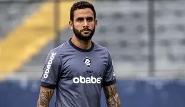 Imagem ilustrativa da imagem Marcelinho sofre lesão e pode desfalcar partida contra o Avaí