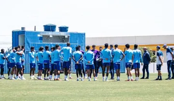 Imagem ilustrativa da imagem Avaí enfrenta dilema salarial e torcedores pedem vitória do Remo