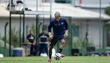 Imagem ilustrativa da imagem Diego Hernández vive melhor fase no Remo com perigo na bola parada