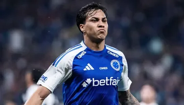 Imagem ilustrativa da imagem Cruzeiro bate Corinthians e segue na luta por título