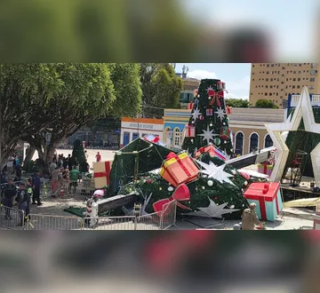 Imagem ilustrativa da imagem Guindaste tomba e mata um durante montagem natalina&nbsp;